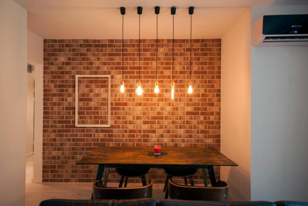 Retro Midtown Apartment Bucureşti Ngoại thất bức ảnh