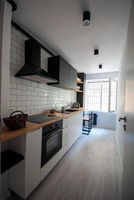 Retro Midtown Apartment Bucureşti Ngoại thất bức ảnh