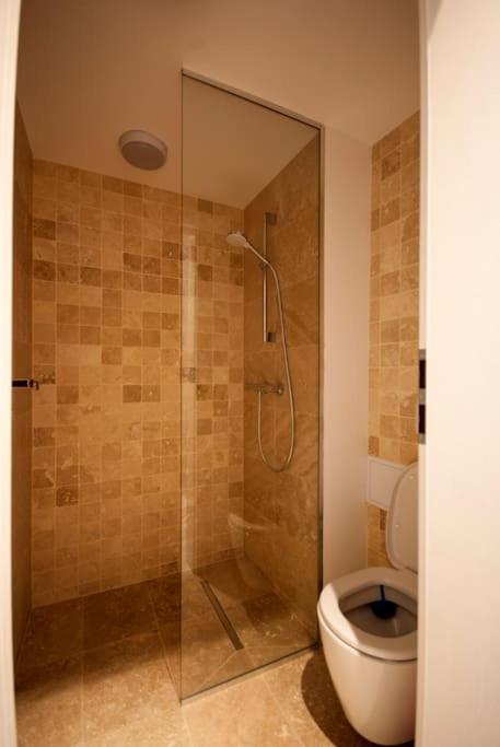 Retro Midtown Apartment Bucureşti Ngoại thất bức ảnh