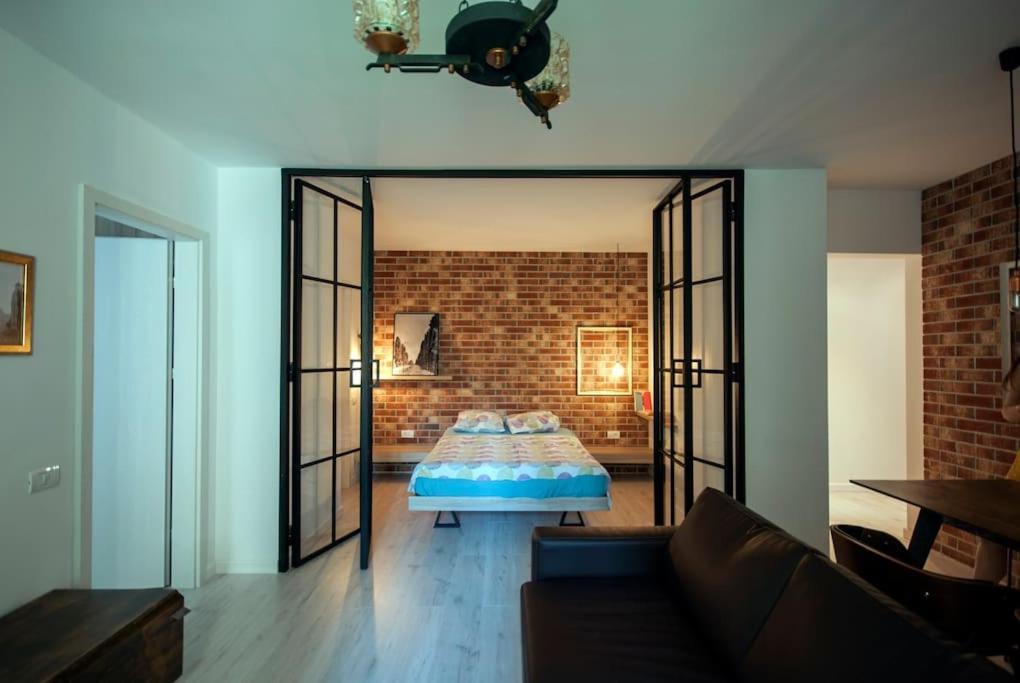 Retro Midtown Apartment Bucureşti Ngoại thất bức ảnh