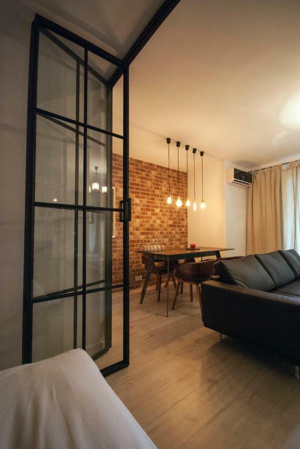 Retro Midtown Apartment Bucureşti Ngoại thất bức ảnh