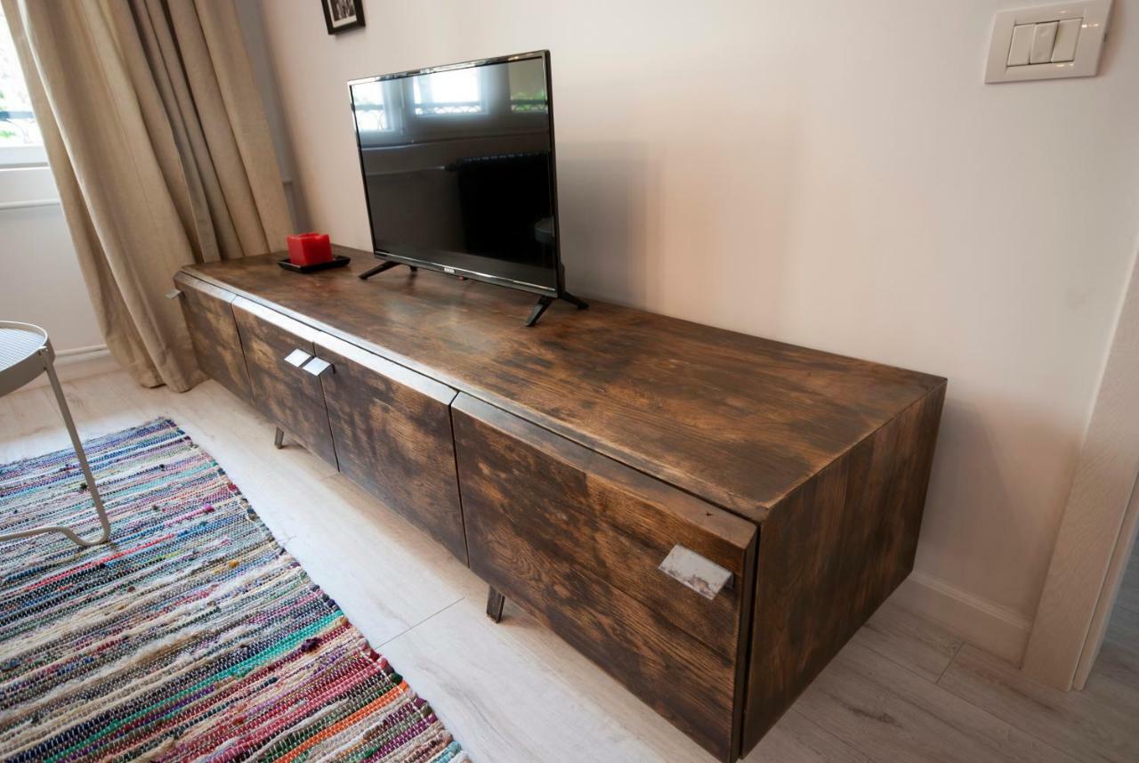 Retro Midtown Apartment Bucureşti Ngoại thất bức ảnh